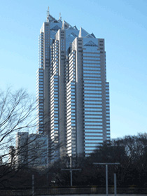 関東センターの入る新宿パークタワーの写真